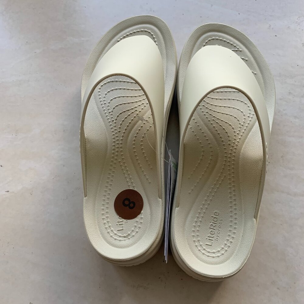 Crocs Women Brooklyn Flip Low wedge Bone 8M